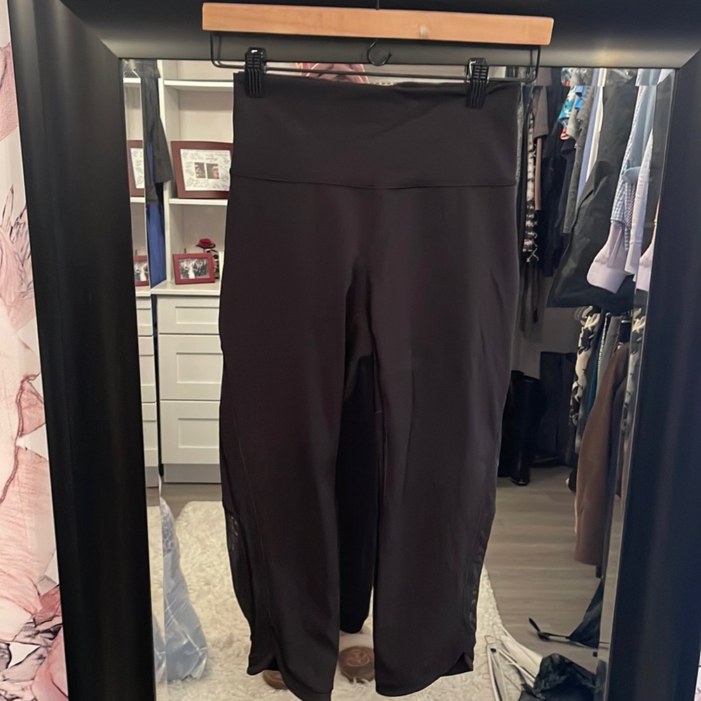 Lulu lemon mesh bottom capri